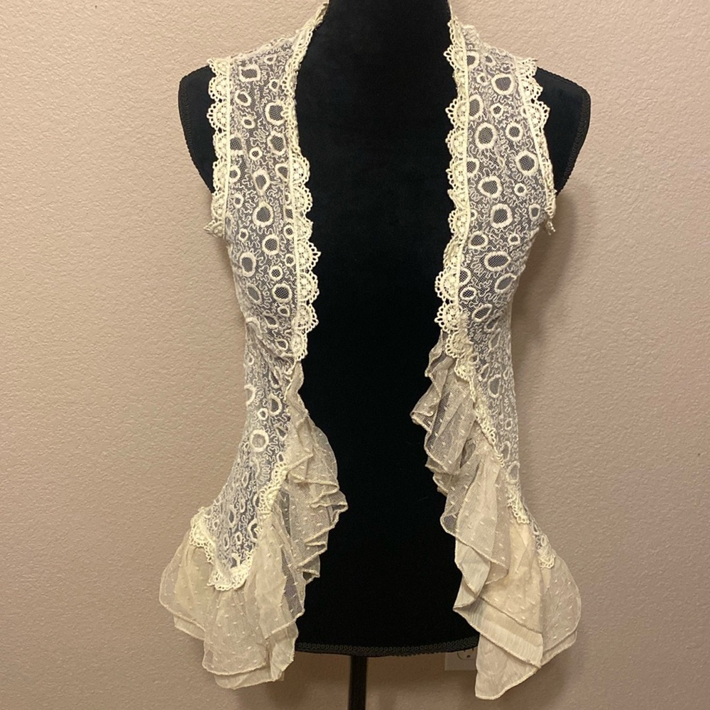 Off White Lace Ruffle Sleeveless Top